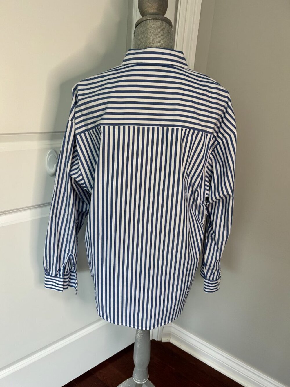 Express Striped Drop Should Boyfriend Button-down Size M EUC - Picture 6 of 6
